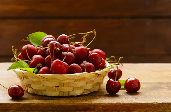 Ripe organic cherry with green leaves — Stock Photo, Image