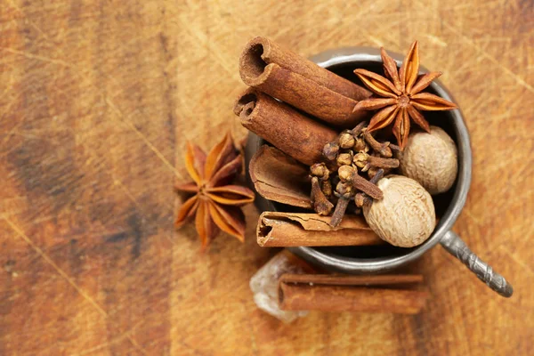 Spices for winter tea - cinnamon, anise, cloves — Stock Photo, Image
