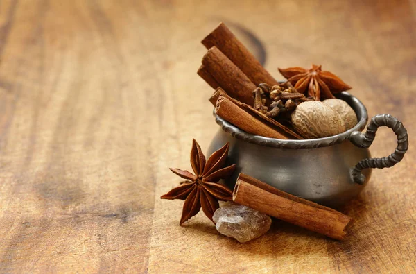 Spices for winter tea - cinnamon, anise, cloves — Stock Photo, Image