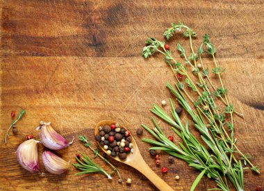 Otlar ve baharatlar - yemek pişirmek için arka plan