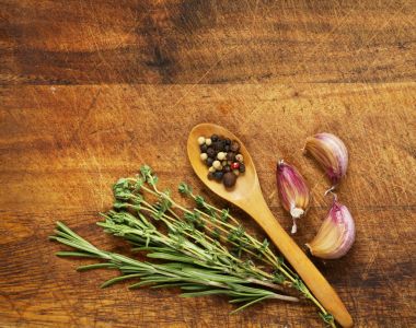 Otlar ve baharatlar - yemek pişirmek için arka plan