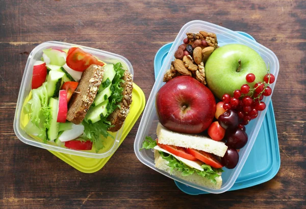 Pranzo al sacco per una sana alimentazione in ufficio e a scuola — Foto Stock