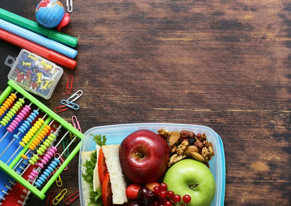 Caixa de almoço para uma alimentação saudável no escritório e na escola — Fotografia de Stock