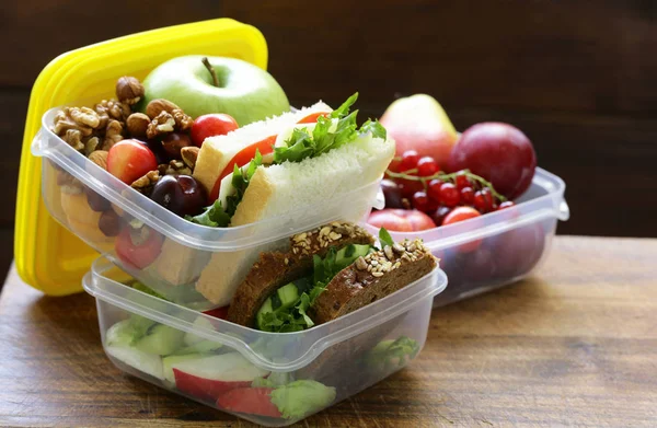 Az egészséges táplálkozás, az irodában, és az iskolai ebéd-box — Stock Fotó