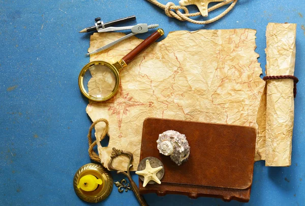 Vintage map, compass, magnifier - adventure and treasure hunt — Stock Photo, Image