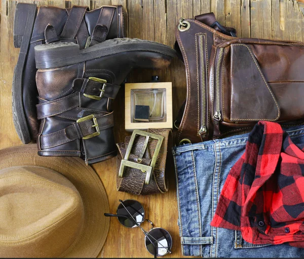 Rahat tarzı - kot pantolon, gömlek, hippi moda