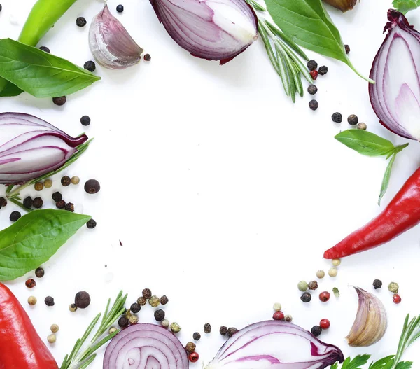 Gıda arka plan, otlar ve baharatlar beyaz arka plan üzerinde