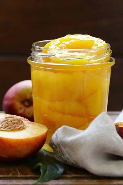 Organic fruits, ripe sweet canned peaches — Stock Photo, Image