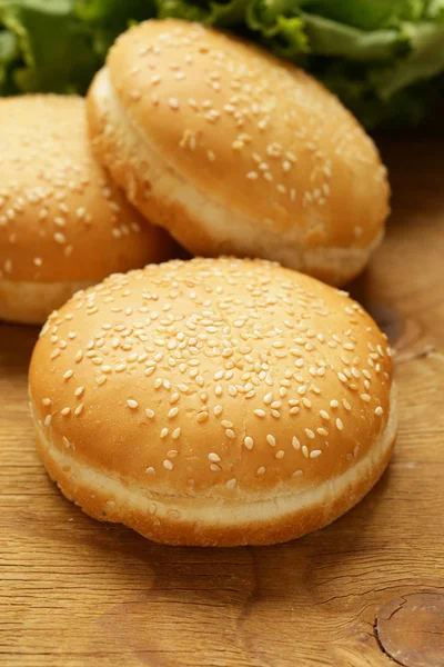 Housky na hamburgery se sezamovými semínky — Stock fotografie