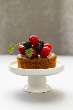 Taze çilek ile çikolata tartlets