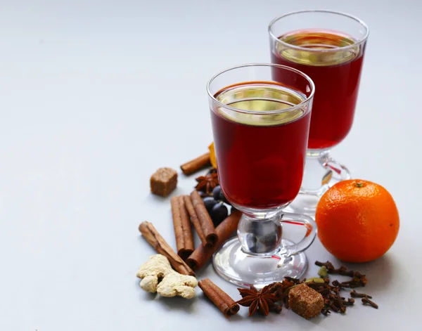 Winter drink mulled wine with cinnamon and anise — Stock Photo, Image