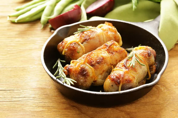 Жареные булочки куриного филе с травами — стоковое фото