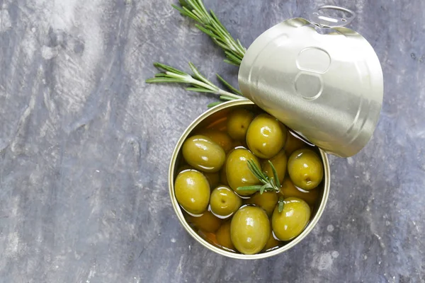 Organic canned green olives with rosemary — Stock Photo, Image