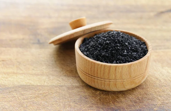 Деликатесная соль - черный сорт — стоковое фото