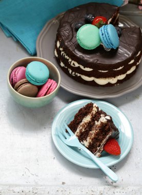 Açık (çıplak) çikolatalı kek vanilyalı krema ile bir tatlı bir tatil için değil.