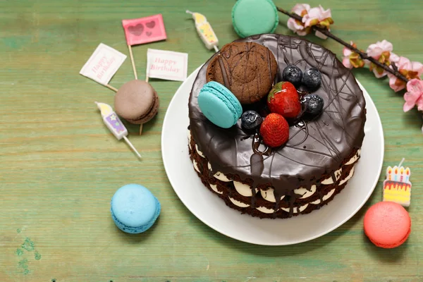 Open (naked) chocolate cake with vanilla cream is a dessert for a holiday — Stock Photo, Image