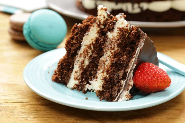 Open (naked) chocolate cake with vanilla cream is a dessert for a holiday — Stock Photo, Image