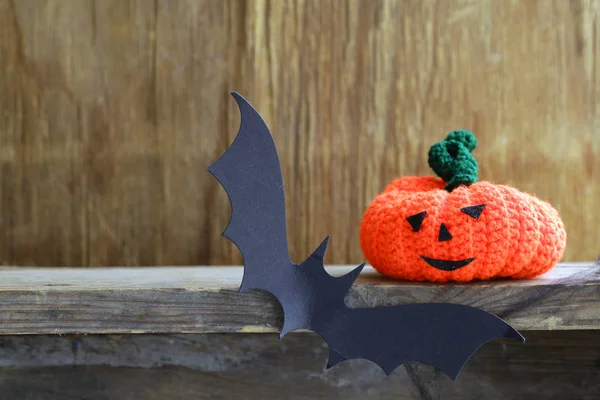 Счастливого Хэллоуина! Состав со страшным черепом для украшения — стоковое фото