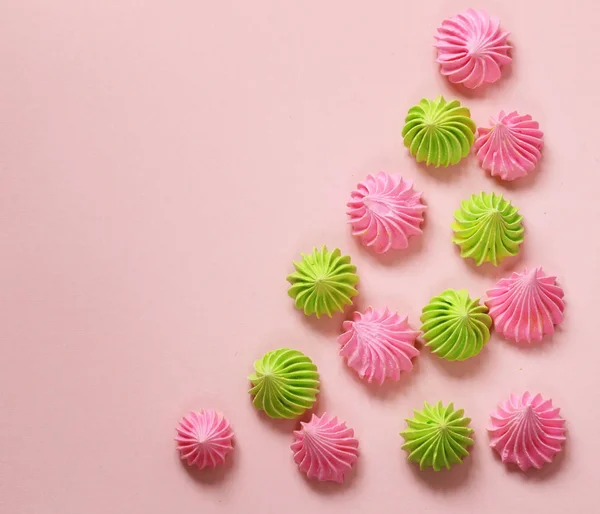 Bolinhos de merengues coloridos doces — Fotografia de Stock