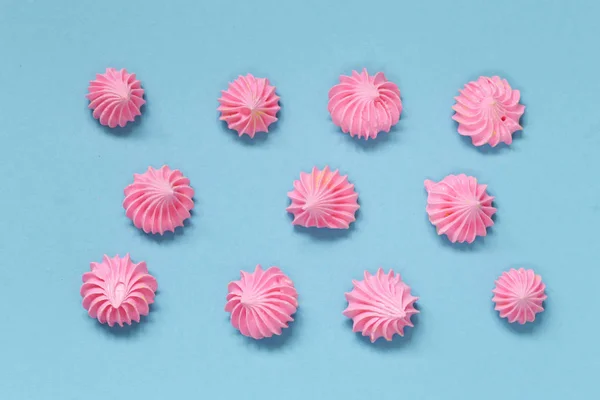 Bolinhos de merengues coloridos doces — Fotografia de Stock