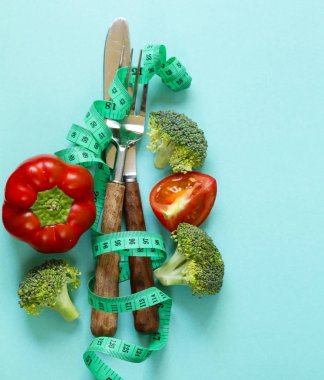 Diyet kavramı. Ölçüm bandı ve çatal bıçak takımı