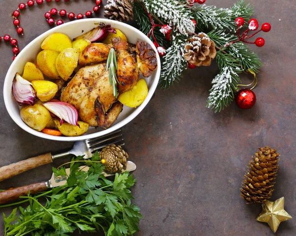 Baked chicken with spices and herbs for a festive dinner — Stock Photo, Image