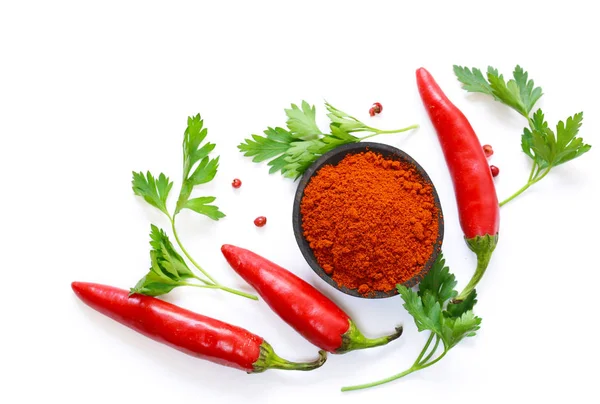 Paprika macinata rossa e peperoncino fresco — Foto Stock