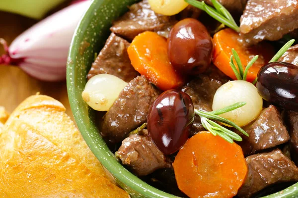 Beef stew in red wine with vegetables and herbs — Stock Photo, Image