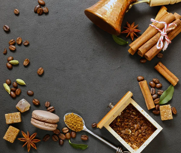 Fondo di natura morta di caffè - cereali e spezie, zucchero — Foto Stock