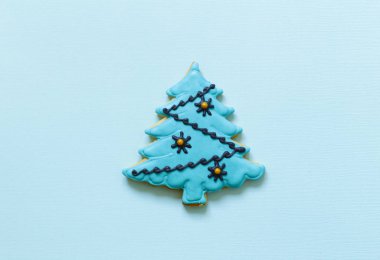 Mavi arka planda zencefilli kurabiyeler