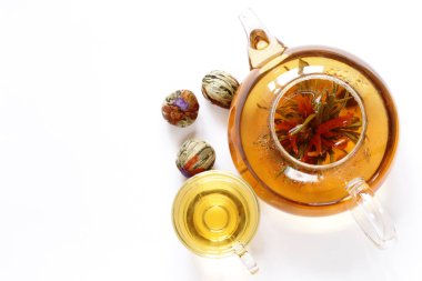 yeşil çay çiçek (göksel lily) cam çaydanlık