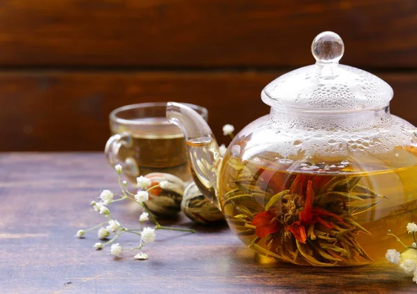 Green tea flower (celestial lily) in a glass teapot — Stock Photo, Image