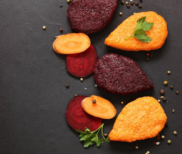 Costolette di carota e barbabietola vegetale - cibo vegetariano — Foto Stock
