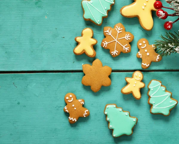 Biscoitos de gengibre de Natal presente de férias e sobremesa — Fotografia de Stock