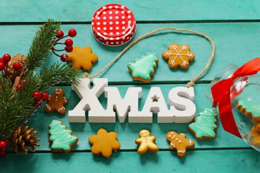 Noel gingerbread çerezleri tatil hediye ve tatlı