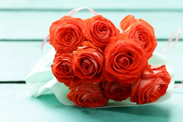 Los capullos de flores de las rosas para las felicitaciones por la fiesta — Foto de Stock