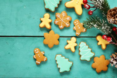 Noel gingerbread çerezleri tatil hediye ve tatlı