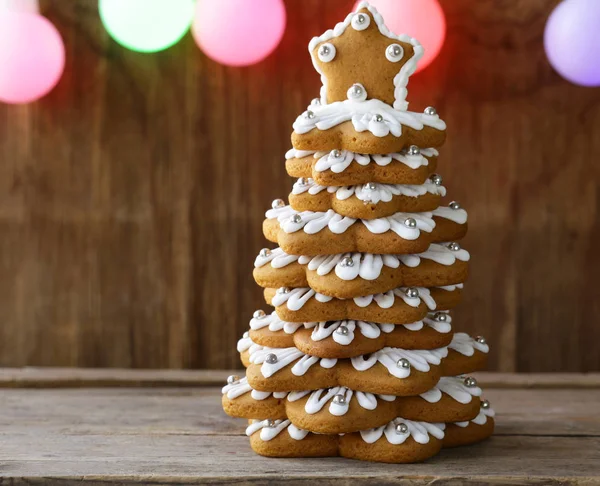 Gingerbread Christmas tree for decoration and dessert for the holiday — Stock Photo, Image