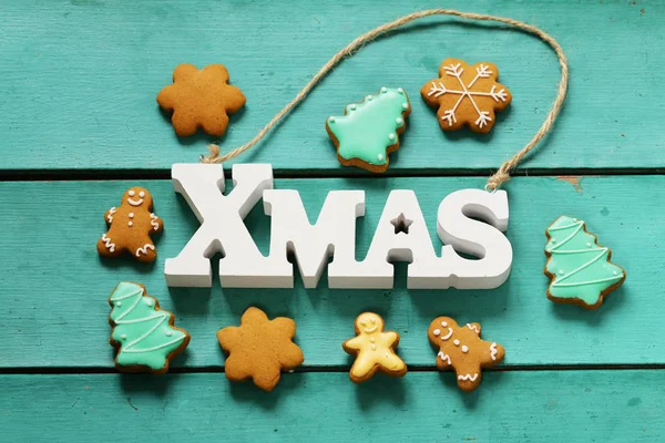 Biscoitos de gengibre de Natal presente de férias e sobremesa — Fotografia de Stock