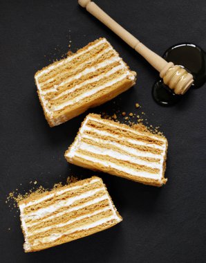 Tatlım pasta tereyağı krema taş oyun tahtası ile