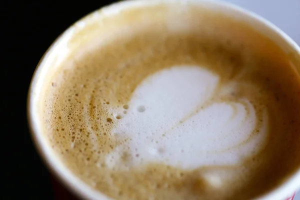 Kaffee Latte Mit Schaum Und Herz — Stockfoto