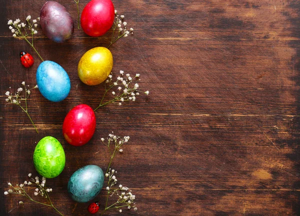 Pasen Achtergrond Met Beschilderde Eieren Feestelijke Inrichting — Stockfoto