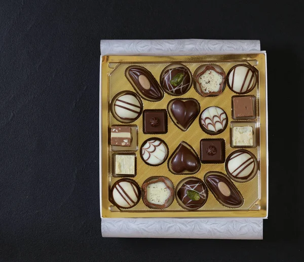 Ανάμικτες Σοκολάτες Καραμέλες Για Επιδόρπιο Και Κεράσματα — Φωτογραφία Αρχείου