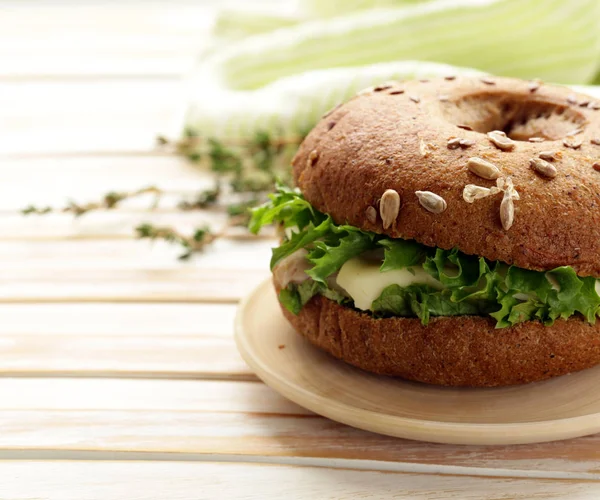 Rye Bagel Ham Cheese Wooden Table — Stock Photo, Image