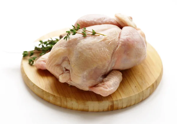 Kyckling Med Örter Och Kryddor Träskiva — Stockfoto