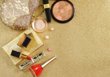 kozmetik makyaj - fırçalar ve göz gölgeler, ruj ve oje için ayarla