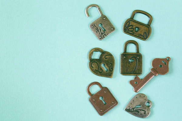Металлические Замки Ключи Символы Любви — стоковое фото