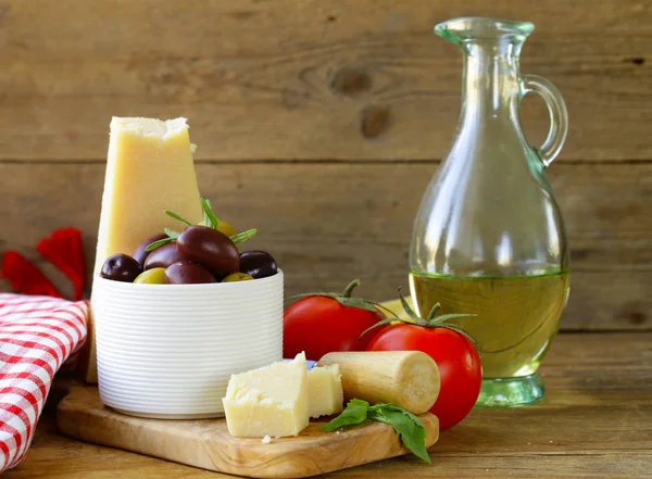 Italian Food Olives Pasta Cheese Tomatoes Oil Wooden Table — Stock Photo, Image