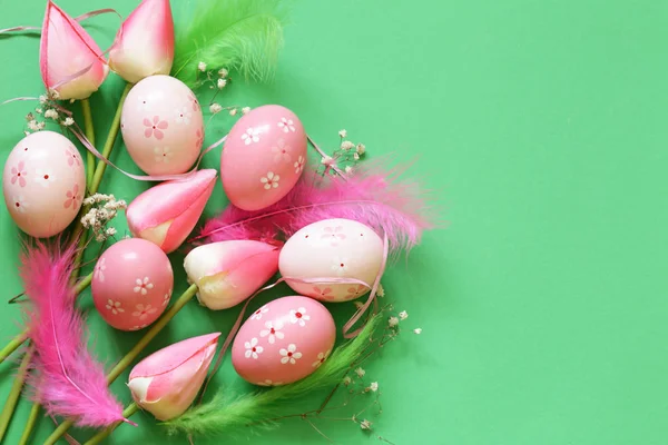Πασχαλινή Διακόσμηση Λουλούδια Και Βαμμένα Αυγά — Φωτογραφία Αρχείου