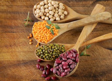 çeşitli baklagiller - fasulye, mercimek, nohut, mung fasulye